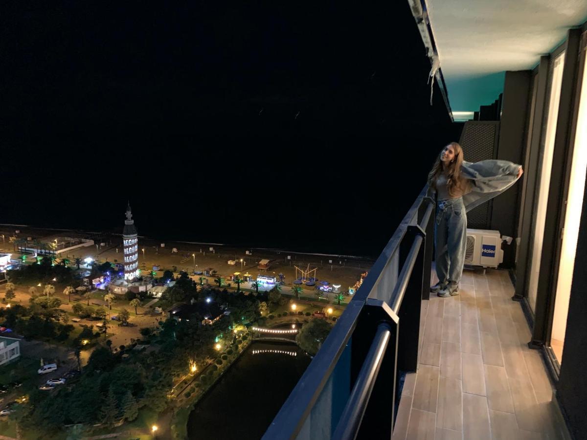 Luxury Studio With Ocean View Batumi Bagian luar foto