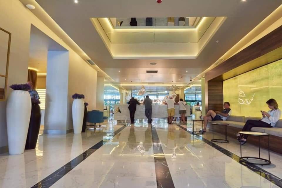 Luxury Studio With Ocean View Batumi Bagian luar foto